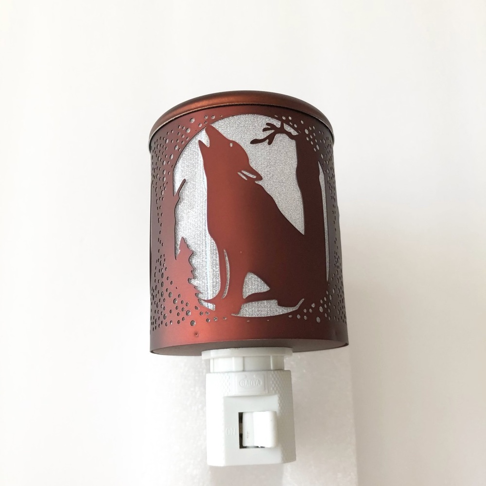 Woodland Creek Howling Night Light - Picture 6 of 7